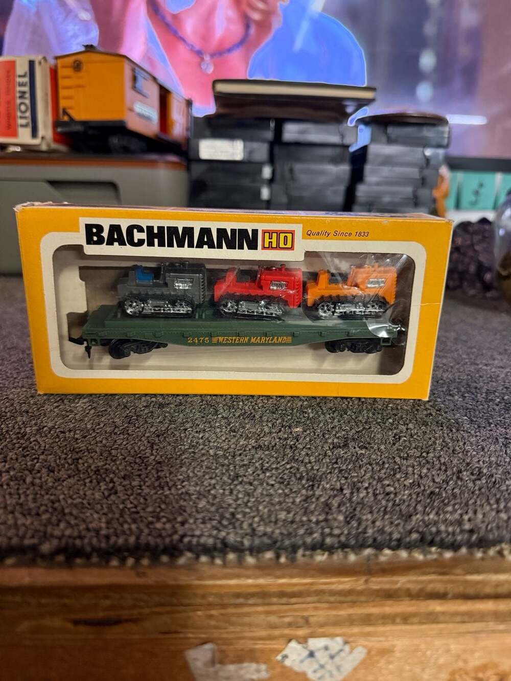 Tyco HO Scale 2475 Western Maryland Flat Car with 3 Tractors